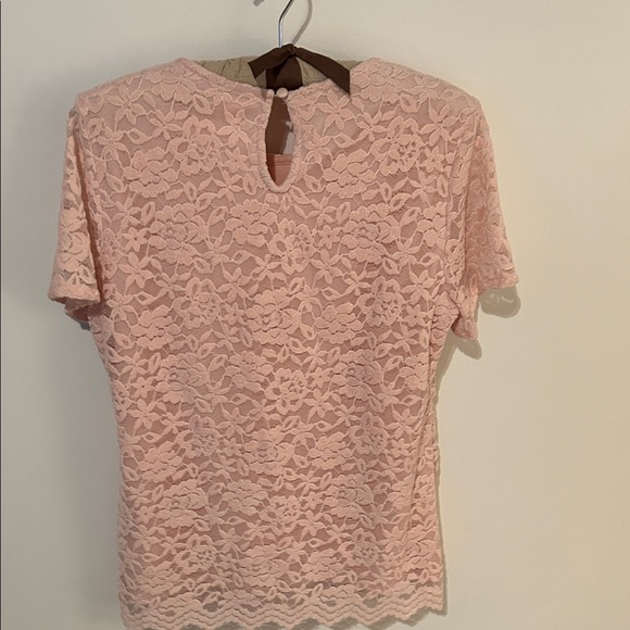 Chic Lace Blouse in Soft Pink - Picture 2 of 4